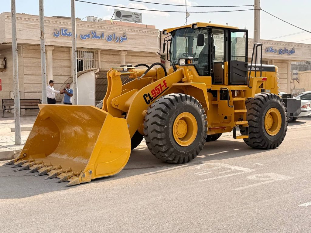 اضافه شدن لودر ۵ تن دلتا CL-957 به ناوگان عمرانی شهرداری رمکان