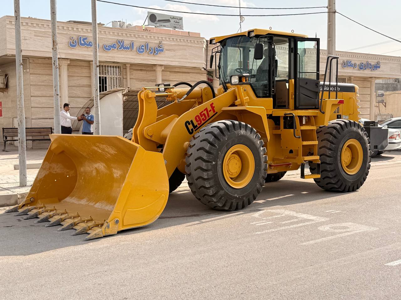 اضافه شدن لودر ۵ تن دلتا CL-957 به ناوگان عمرانی شهرداری رمکان